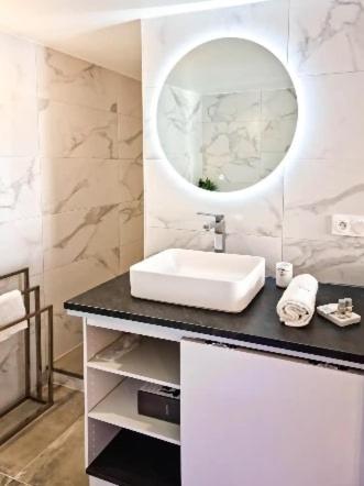 Majord'Home Spa 4*-L'Elegance-Balneo Vieille Ville Annecy Buitenkant foto