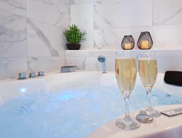 Majord'Home Spa 4*-L'Elegance-Balneo Vieille Ville Annecy Buitenkant foto